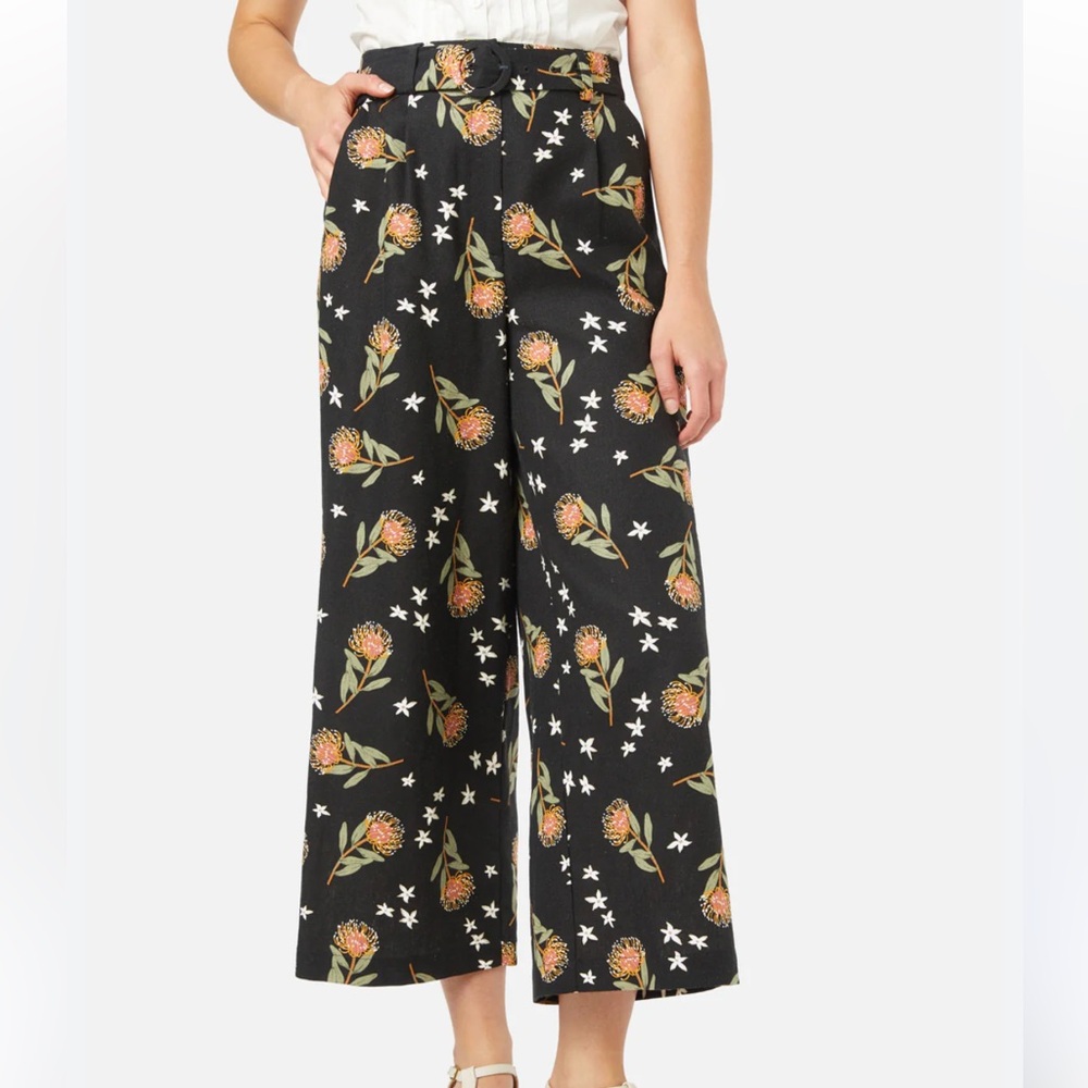 NWT Princess Highway Cropped Ankle Pants